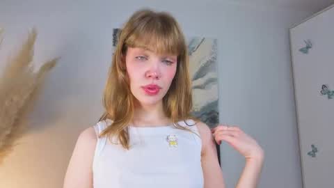 Snapshot of myismira chatting on 10-26-25, 04:07 Mira online show from 10-26-25, 04:07