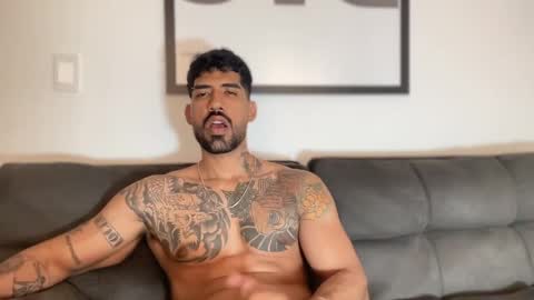 Snapshot of myke_esthetic chatting on 01-04-25, 01:21 Myke esthetic online show from 01-04-25, 01:21