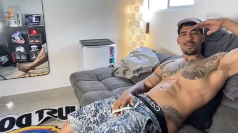 Snapshot of myke_esthetic chatting on 12-04-25, 06:49 Myke esthetic online show from 12-04-25, 06:49