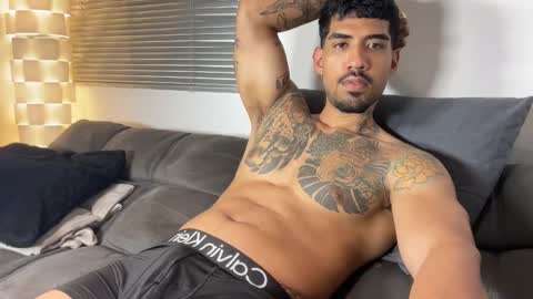 Snapshot of myke_esthetic chatting on 12-14-25, 11:20 Myke esthetic online show from 12-14-25, 11:20