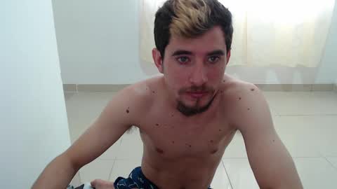 Snapshot of myke_xxx chatting on 12-18-24, 06:46 mike online show from 12-18-24, 06:46