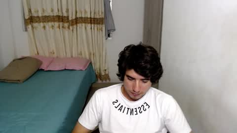 Snapshot of myke_xxx chatting on 11-06-25, 11:48 mike online show from 11-06-25, 11:48