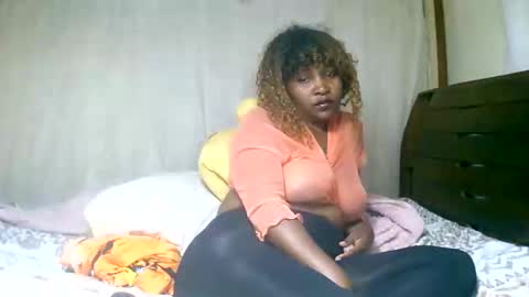 Snapshot of mylindasweet chatting on 01-14-25, 06:02 linda online show from 01-14-25, 06:02