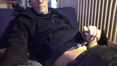 Bi sexy guy lovense hush is on private is open or password show tip if you like. online show from 02-03-26, 09:03