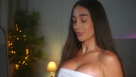 Snapshot of myriamfox_ chatting on 07-14-26, 10:21 Miryam online show from 07-14-26, 10:21
