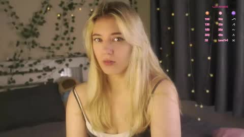 Snapshot of mysteriika chatting on 09-14-25, 01:05 Alma online show from 09-14-25, 01:05