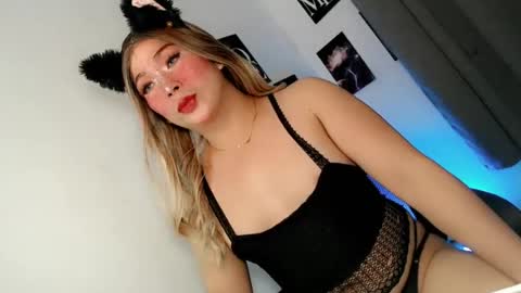 Snapshot of mysterious_kim chatting on 07-19-26, 03:21 kimmy online show from 07-19-26, 03:21