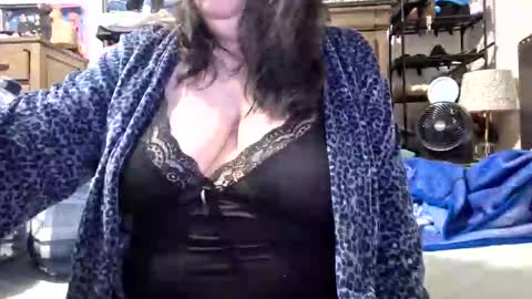 mysteriouswoman18 online show from 12-01-25, 03:06