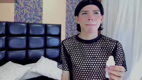 Snapshot of mysterius_boy chatting on 09-10-25, 07:14 Marcus online show from 09-10-25, 07:14