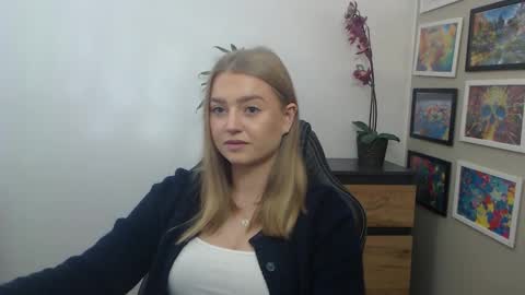 Erica online show from 09-27-25, 09:03