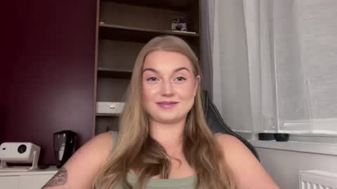 Snapshot of mysteryericax chatting on 07-10-26, 11:57 Erica online show from 07-10-26, 11:57