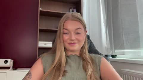 Snapshot of mysteryericax chatting on 07-12-26, 10:06 Erica online show from 07-12-26, 10:06