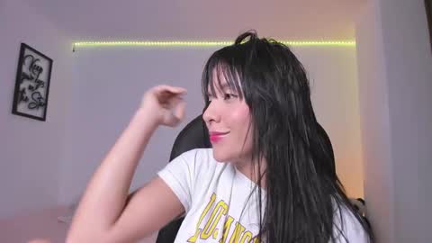 Snapshot of mysteyes chatting on 09-19-25, 09:15 Elena online show from 09-19-25, 09:15