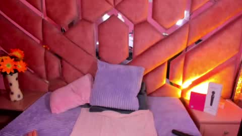Snapshot of mysticdoll_ chatting on 04-19-26, 02:05 Mystic online show from 04-19-26, 02:05