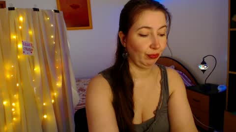 Snapshot of mystydew chatting on 05-01-26, 11:37 MystyDew online show from 05-01-26, 11:37