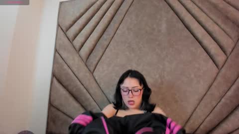 mythicall_girll online show from 10-28-25, 08:22