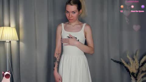 Snapshot of myviolet_rush chatting on 01-16-26, 07:40 Olivia or just olive online show from 01-16-26, 07:40