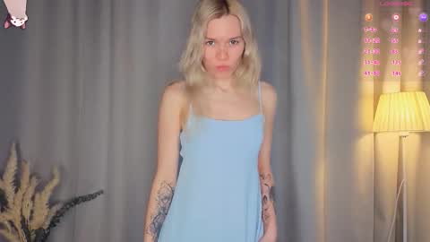 Snapshot of myviolet_rush chatting on 01-17-26, 07:28 Olivia or just olive online show from 01-17-26, 07:28