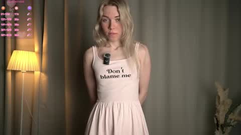 Snapshot of myviolet_rush chatting on 02-20-26, 08:09 Olivia or just olive online show from 02-20-26, 08:09