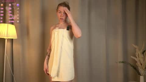 Snapshot of myviolet_rush chatting on 02-22-26, 07:23 Olivia or just olive online show from 02-22-26, 07:23