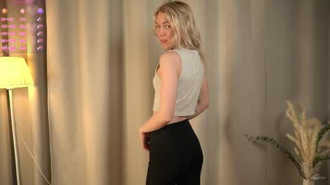 Snapshot of myviolet_rush chatting on 03-02-26, 07:32 Olivia or just olive online show from 03-02-26, 07:32