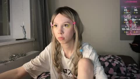 Snapshot of na_prikole_ chatting on 02-26-25, 08:22 Vanessa and Julia online show from 02-26-25, 08:22