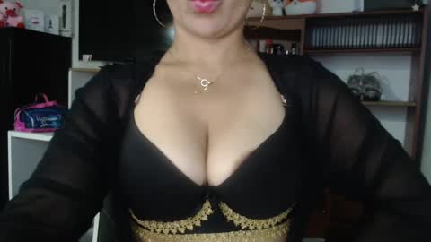 Snapshot of nadia_abaud chatting on 03-08-25, 06:54 Nadia online show from 03-08-25, 06:54