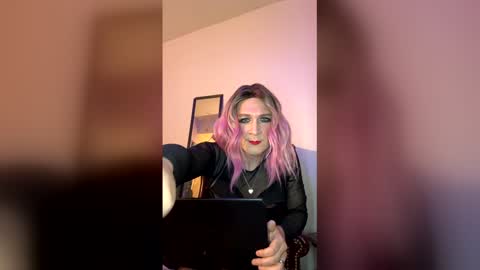 nadia_crivello online show from 12-23-25, 12:52