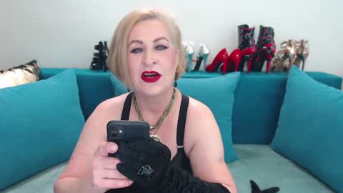 Snapshot of nadiafemdom chatting on 05-15-26, 07:54 NadiaFemDom online show from 05-15-26, 07:54