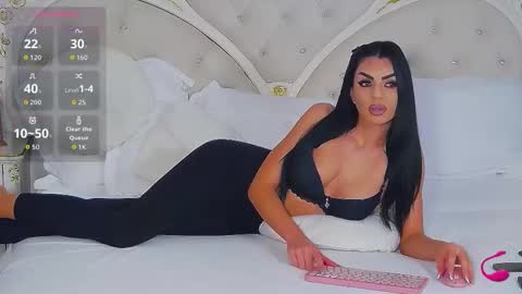 Snapshot of nadiasw33t chatting on 10-23-25, 06:39 Michelle online show from 10-23-25, 06:39