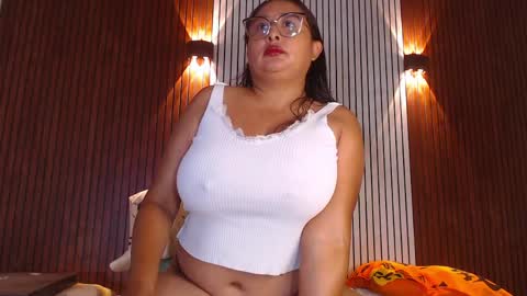 Snapshot of nadiawhite_ chatting on 04-22-26, 09:33 Nadia online show from 04-22-26, 09:33