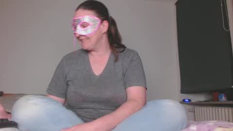 Nadine online show from 12-17-24, 04:21