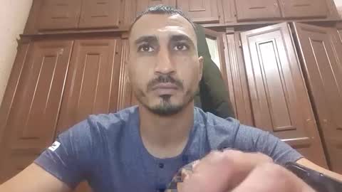 Snapshot of nadirff16 chatting on 12-17-25, 11:49 V online show from 12-17-25, 11:49