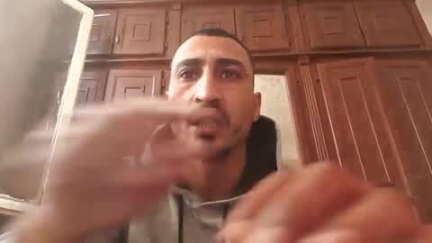 Snapshot of nadirff16 chatting on 01-12-26, 12:21 V online show from 01-12-26, 12:21