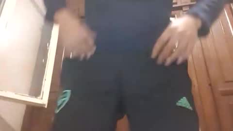 Snapshot of nadirff16 chatting on 01-15-26, 04:11 V online show from 01-15-26, 04:11