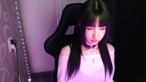 Naemi online show from 12-17-25, 11:49