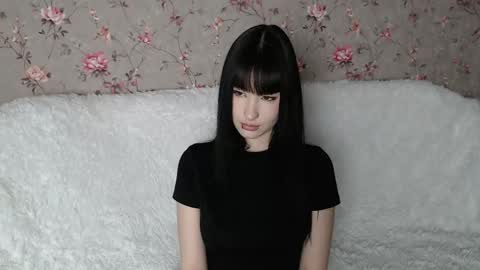 Naemi online show from 04-17-26, 03:37