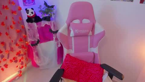 Nahara Soler online show from 10-23-25, 08:51