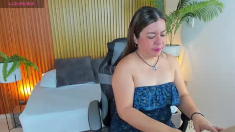 N A H I A online show from 02-10-26, 12:20