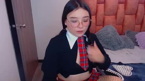 nahia cute     only   online show from 02-25-26, 04:16