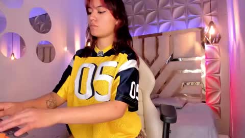 Snapshot of nahia_low chatting on 02-17-25, 05:14 Valeria online show from 02-17-25, 05:14