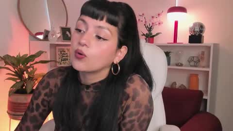 Nahia INDEPENDENT MODEL P online show from 01-12-26, 06:13