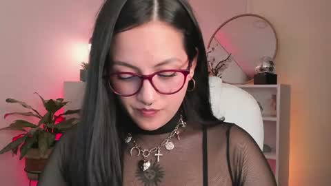Nahia INDEPENDENT MODEL P online show from 07-06-26, 10:45