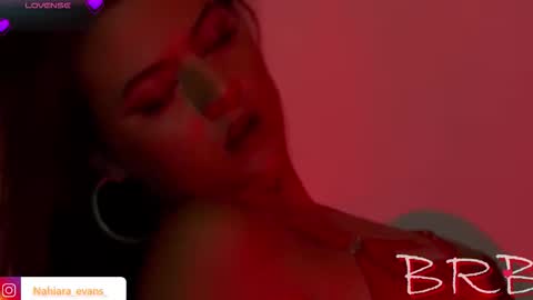 Snapshot of nahiara_evans_ chatting on 10-15-25, 06:35 NAHIARA EVANS online show from 10-15-25, 06:35