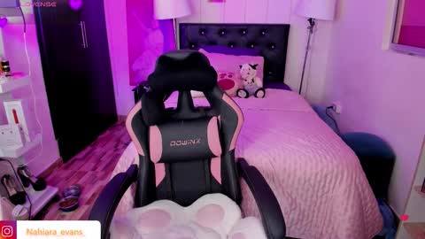 Snapshot of nahiara_evans_ chatting on 10-21-25, 07:58 NAHIARA EVANS online show from 10-21-25, 07:58