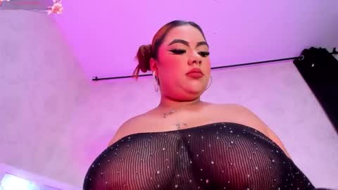 Snapshot of nahiara_lee_ chatting on 10-14-25, 12:17 Nahia online show from 10-14-25, 12:17