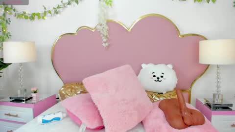 NahiaraReina  online show from 09-17-25, 02:52