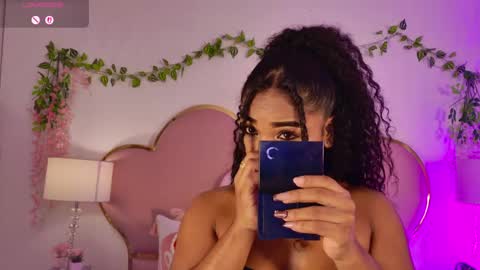 NahiaraReina  online show from 05-28-26, 02:03