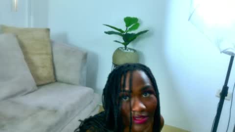 Snapshot of nahomi_williams_ chatting on 06-07-26, 01:15 Nahomi online show from 06-07-26, 01:15