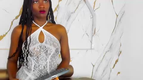 Snapshot of nahomi_williams_ chatting on 06-10-26, 01:10 Nahomi online show from 06-10-26, 01:10